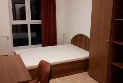 Apartament cu 2 camere decomandat în Tractorul