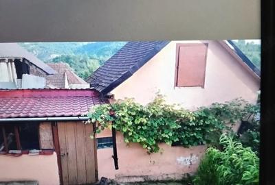 Casă cu 2 camere cu Teren 750 Mp în Central