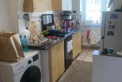 Apartament cu 3 camere semidecomandat, mobilat în Titulescu