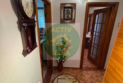 Apartament cu 3 camere decomandat în Est