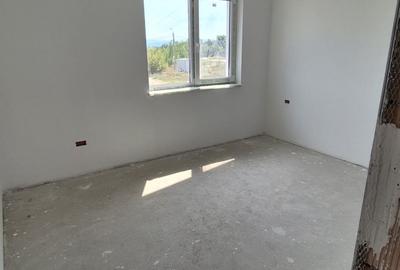 Casă individuală cu 4 camere cu Teren 300 Mp în Micești