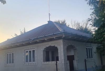 Casă cu 4 camere în Târpești