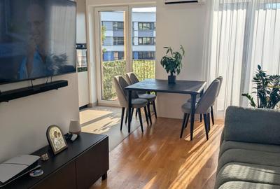 Apartament cu 3 camere decomandat în Jiului