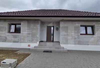 Casă individuală cu 3 camere cu Canalizare în Câmpia Turzii