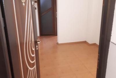 Apartament cu 2 camere decomandat în - 6