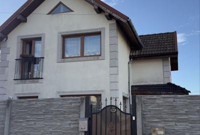 Casă cu 3 camere în Central