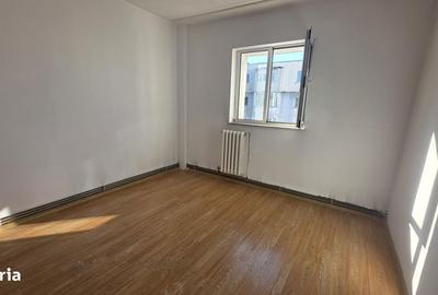 Apartament cu 2 camere semidecomandat în Baza 3 - 1