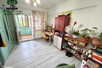 Apartament cu 3 camere decomandat în Nicolina