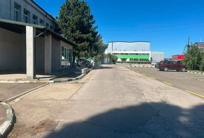 Spațiu comercial, de 900 mp, în Bucov