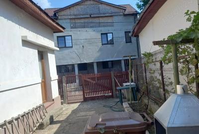 Casă cu 3 camere cu Teren 200 Mp în 23 August