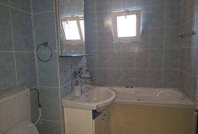 Apartament cu 3 camere decomandat în Găvana