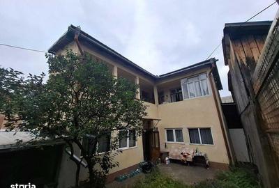 Casă cu 4 camere cu Teren 188 Mp în Central