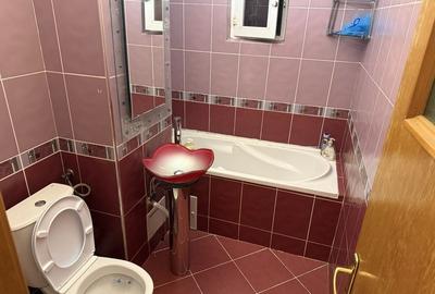 Apartament cu 3 camere decomandat în Exterior Vest