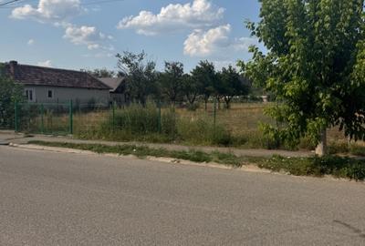 Teren de 1800 mp, în Bratca