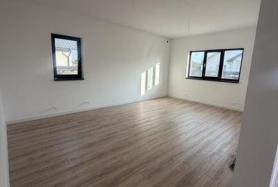 Casă cu 4 camere în Ciurbești