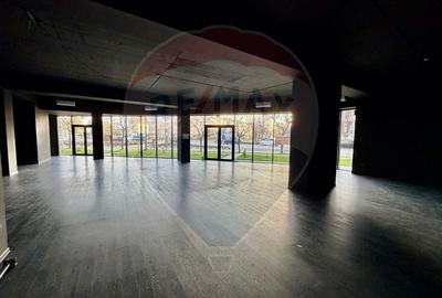 Spațiu comercial, de 270 mp, în Nord - 19