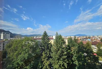 Apartament cu 2 camere semidecomandat în Centrul Civic