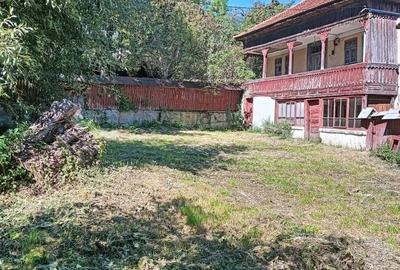 Casă cu 4 camere în Mățău