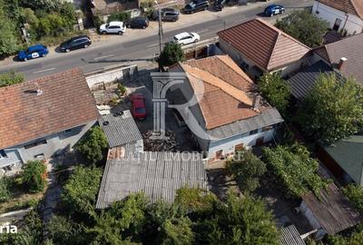 Casă cu 3 camere cu Teren 906 Mp în Central
