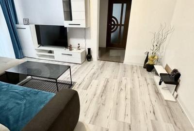 Apartament cu 2 camere semidecomandat, mobilat în 1 Mai