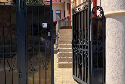 Casă cu 3 camere cu Teren 80 Mp în P-ța Victoriei