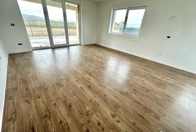 Casă individuală cu 4 camere cu Teren 504 Mp în Micești