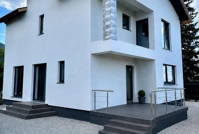 Casă cu 5 camere cu Teren 450 Mp în Electroprecizia