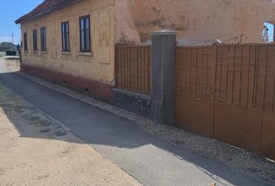 Casă cu Teren 2000 Mp în Chizătău
