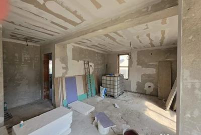 Casă cu 4 camere cu Teren 300 Mp în Găvana