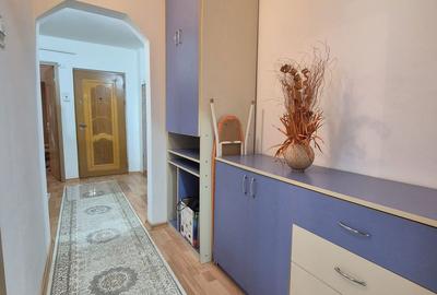 Apartament cu 3 camere decomandat în Podul de Fier - 1