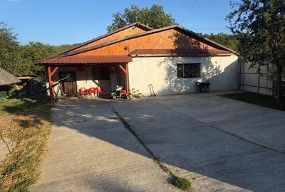 Casă cu 4 camere în Exterior Vest
