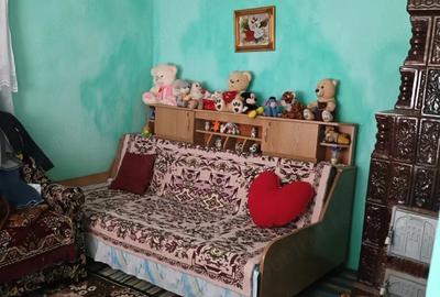 Casă cu 2 camere cu Teren 500 Mp în Cârlomănești