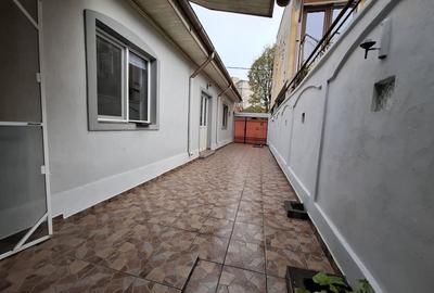Casă individuală cu 3 camere cu Canalizare în Trocadero - 2