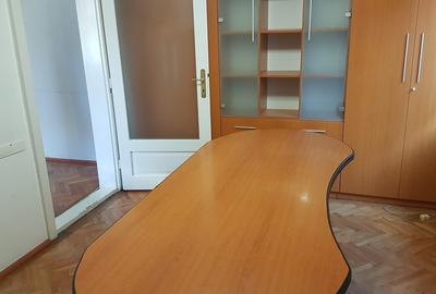 Birou, de 82 mp, în Central - 3