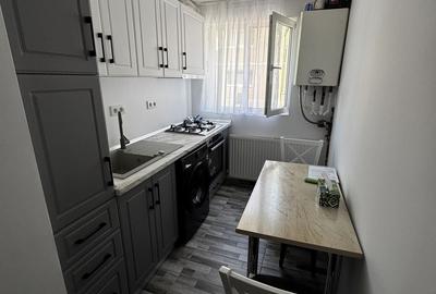 Apartament cu 3 camere semidecomandat în Boldești