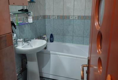 Apartament cu 3 camere în Berceni - 2