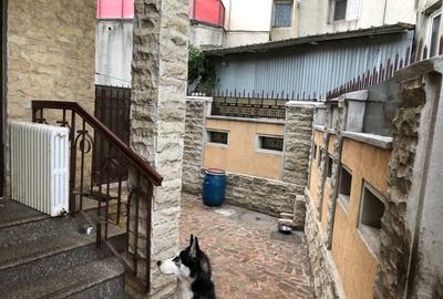 Apartament cu 4 camere decomandat, mobilat în Trocadero