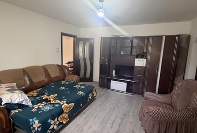 Apartament cu 2 camere semidecomandat, mobilat în Craiovița Nouă