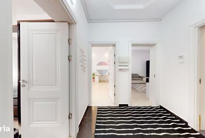 Apartament cu 3 camere în Centrul Civic