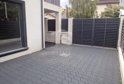 Casă individuală cu 7 camere cu Teren 249 Mp în Andronache - 2