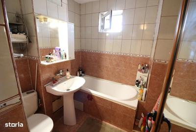 Apartament cu 3 camere decomandat în Mazepa 2
