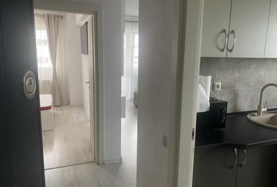 Apartament cu 3 camere decomandat în Roșu