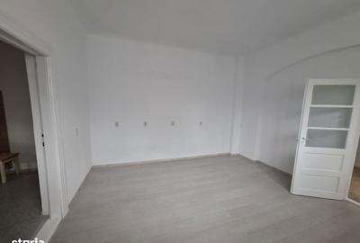 Casă cu 2 camere cu Teren 400 Mp în Exterior Vest - 1