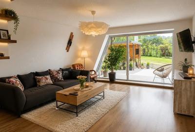 Casă cu Teren 3600 Mp în Bejan - 2
