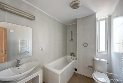 Apartament cu 3 camere decomandat în Drumul Sării