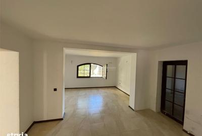 Casă cu 9 camere cu Teren 280 Mp în Corbeanca