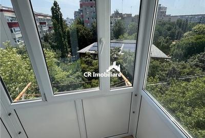 Apartament cu 3 camere semidecomandat în Eroii Revoluției