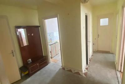 Apartament cu 3 camere decomandat în Târgu Ocna - 2