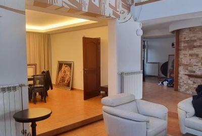 Casă cu 4 camere cu Teren 800 Mp în Central
