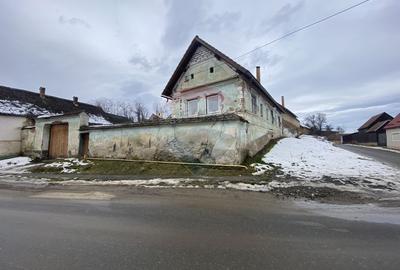 Casă cu 4 camere cu Teren 2810 Mp în Chirpăr - 1